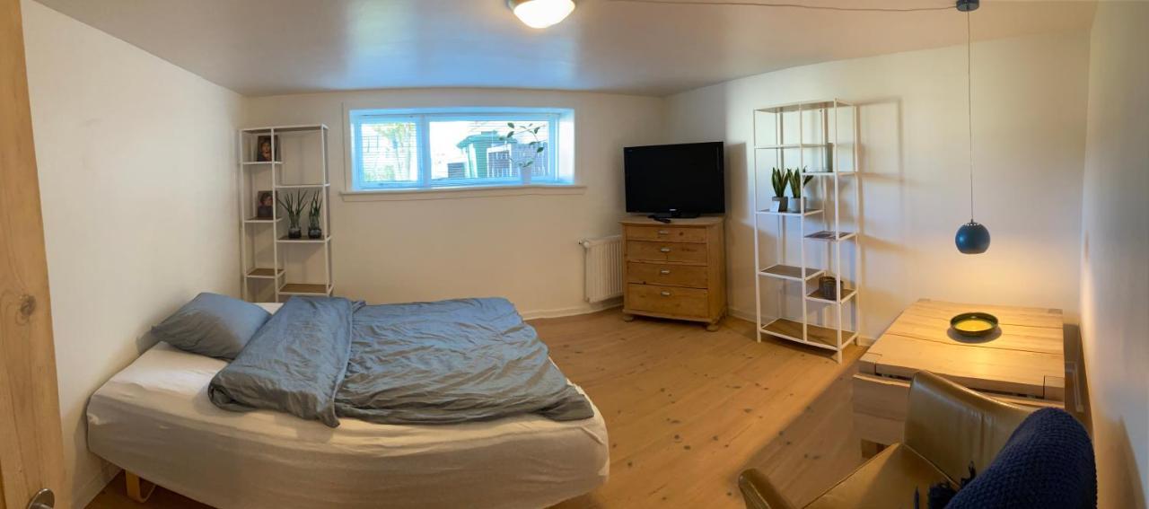 Ferienwohnung Vaerelse Med Eget Kokken Og Bad Esbjerg Exterior foto