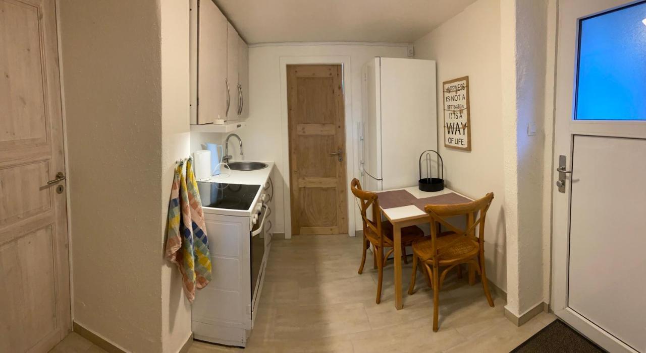 Ferienwohnung Vaerelse Med Eget Kokken Og Bad Esbjerg Exterior foto